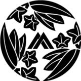 三つ割り笹竜胆に違い山形というご依頼。違い山形を配置するため三つ割り笹竜胆を変形させて書き起こしました 三つ割り笹竜胆に違い山形
