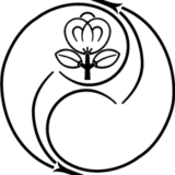 茶店様からのご依頼。オリジナルで松葉二つ巴を書き起こし陰茶の実と組み合わせました
